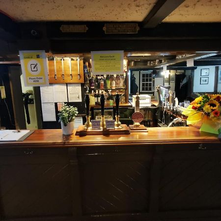 The Victoria Inn Ashburton Exterior photo