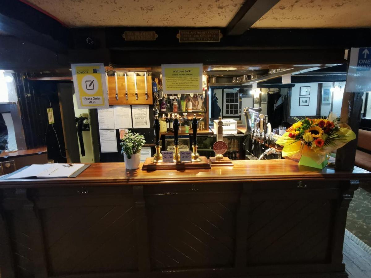 The Victoria Inn Ashburton Exterior photo